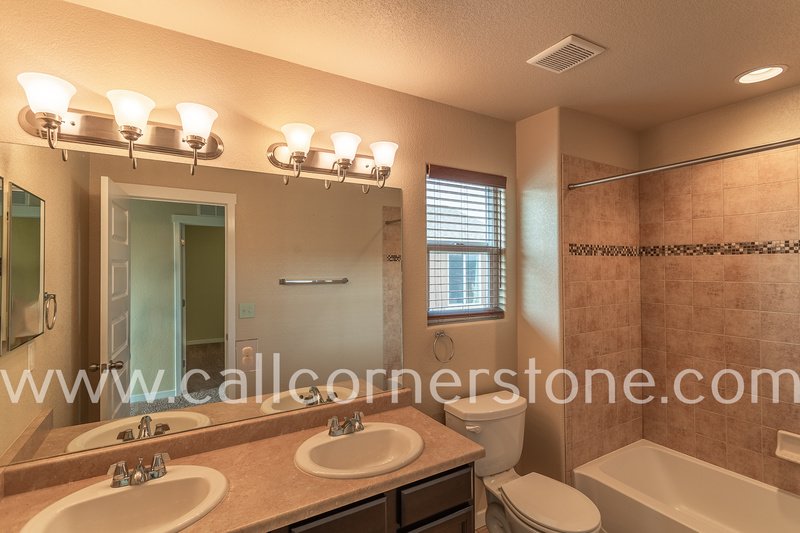 1322 Antrim Loop property image