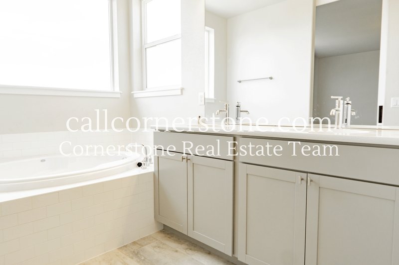 10120 Kentwood Drive property image