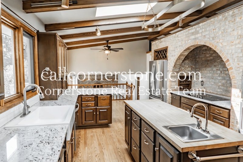 3427 Clubheights Drive property image